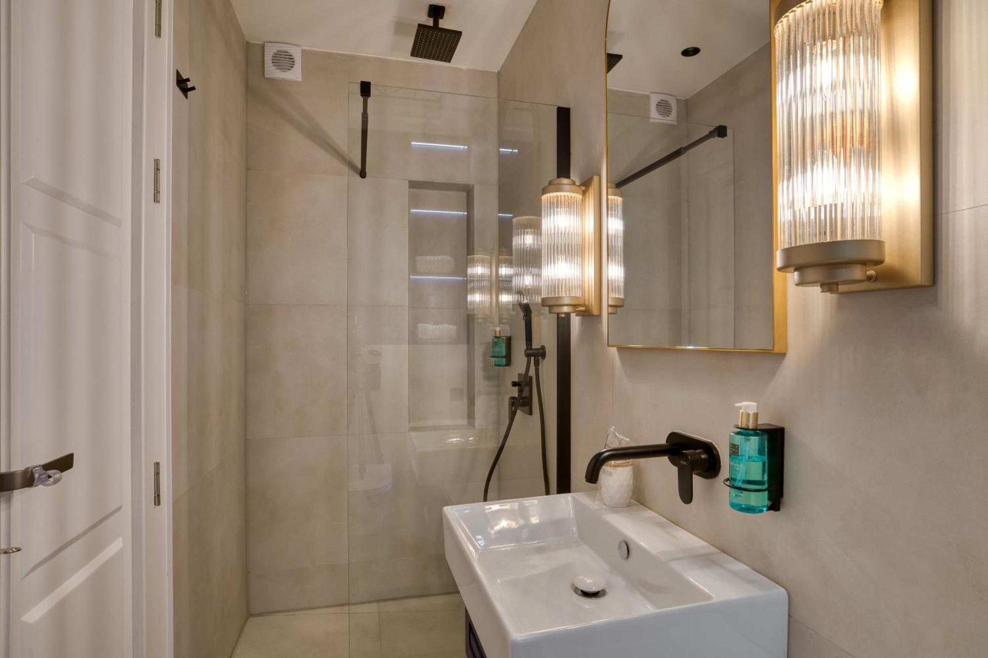 Hive Luxury Suites By Mn Property Kotor Luaran gambar