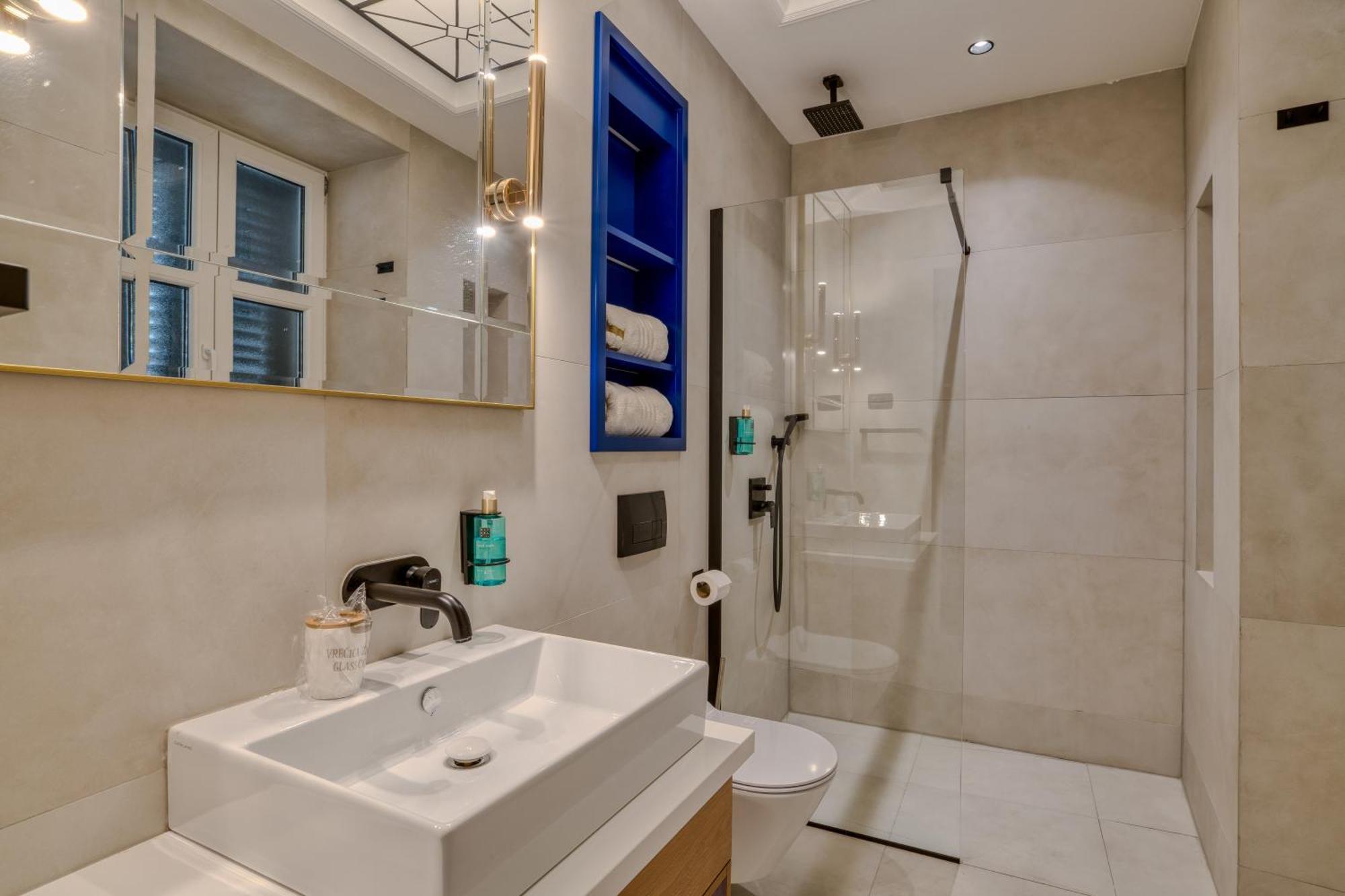 Hive Luxury Suites By Mn Property Kotor Luaran gambar