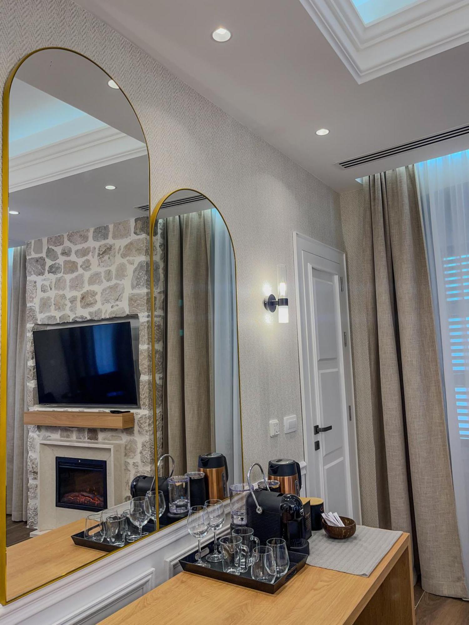 Hive Luxury Suites By Mn Property Kotor Luaran gambar